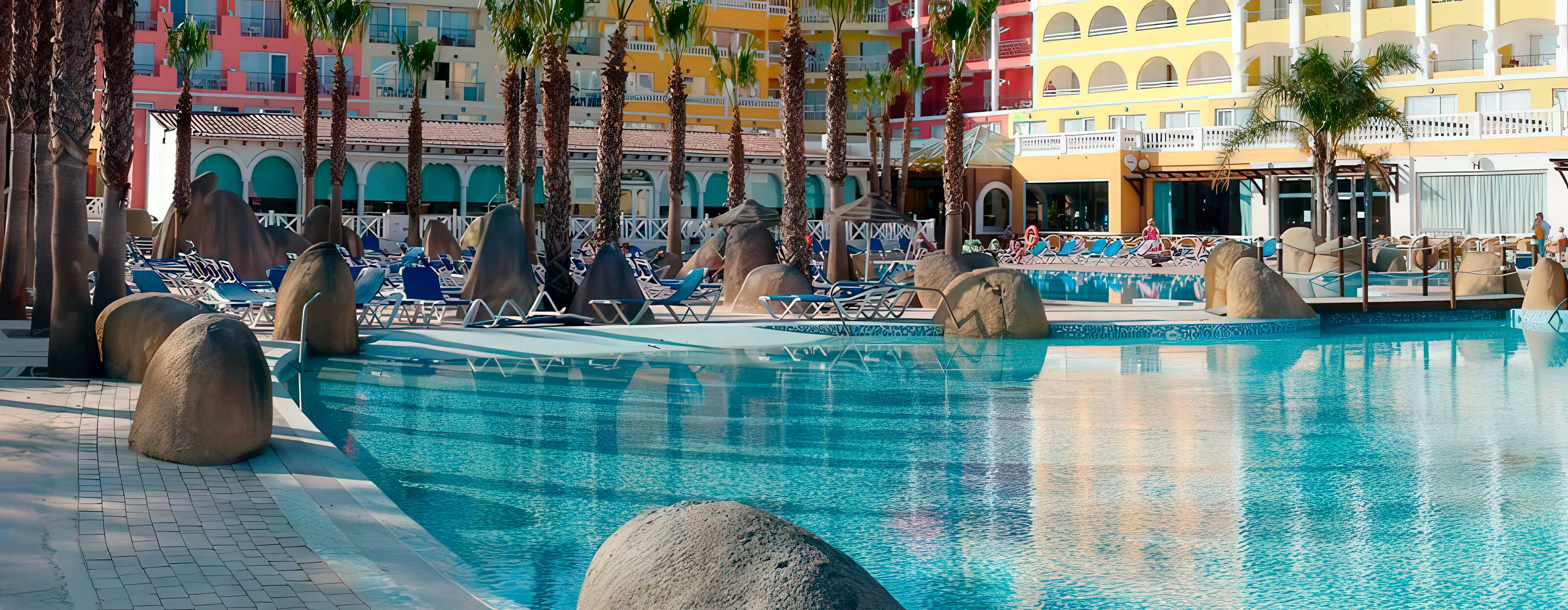 بناء الصخور الاصطناعية تصميم وبناء الصخور الاصطناعية، مصنع المواضيع، مصنع الصخور الاصطناعية، شركة متخصصة في التثيم، بناء الصخور الاصطناعية