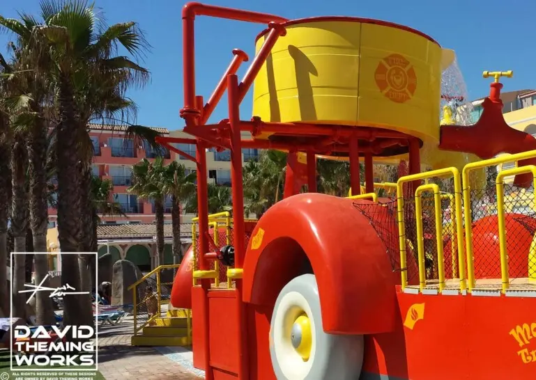 Feuerwehrauto mit Rutschen für Kinderbecken Löschfahrzeug mit Wasserrutschen, Löschfahrzeug für Wasserparks