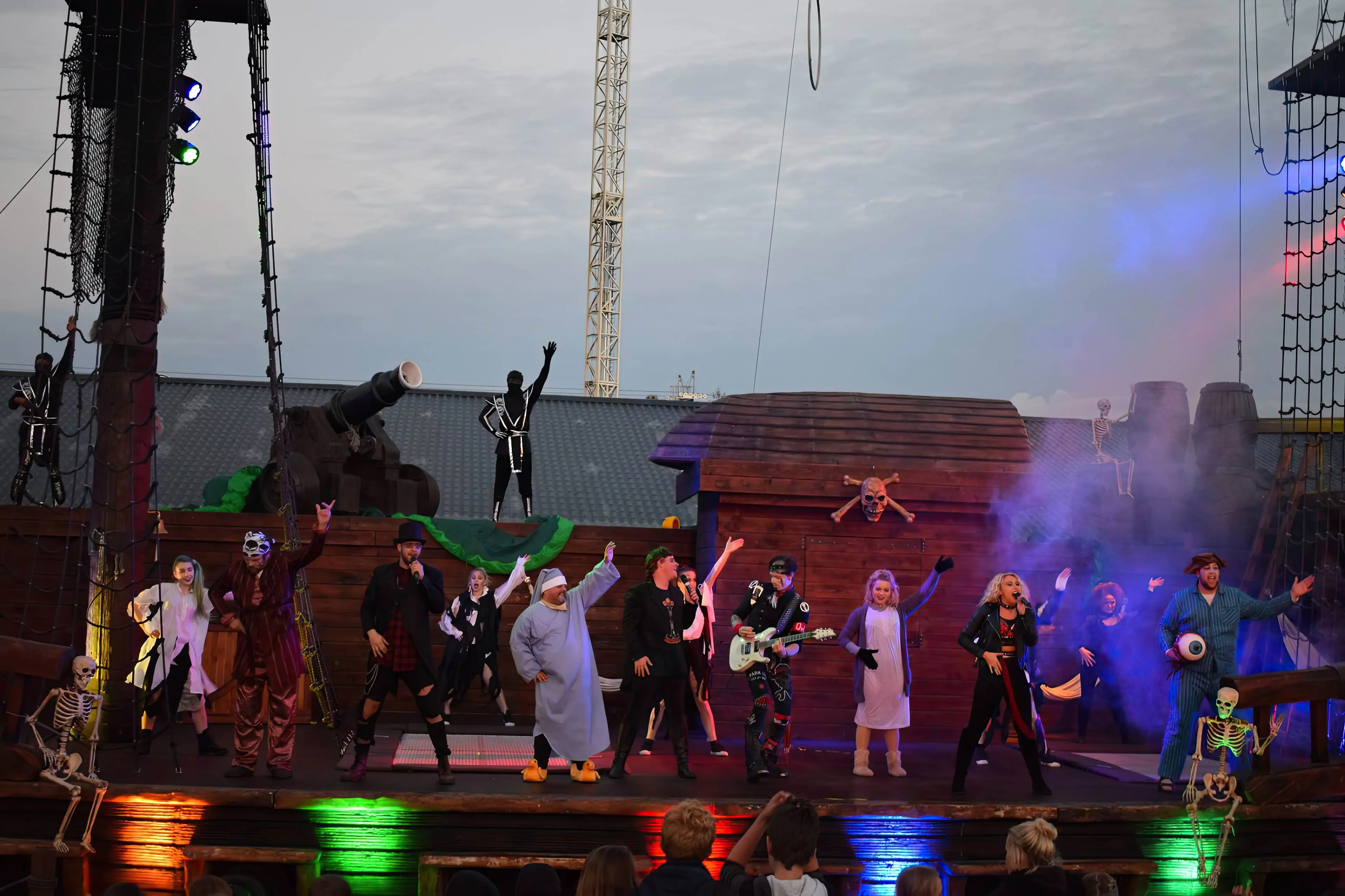 Themenbühnengestaltung für Musikfestivals Unternehmen, das themenbezogene Musikbühnen baut