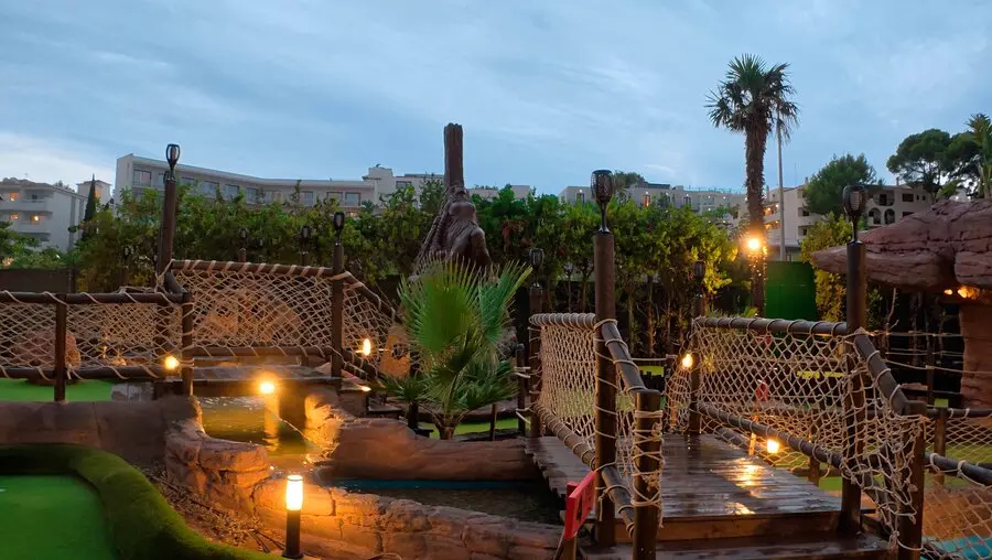 mini golf course design