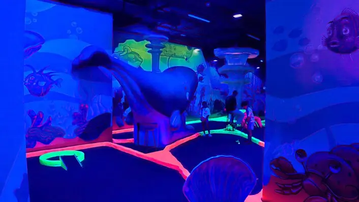 seagolf mallorca blacklight minigolf 