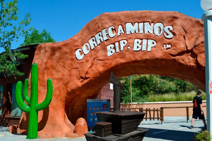 custom theming for Warner amusement park  <br />