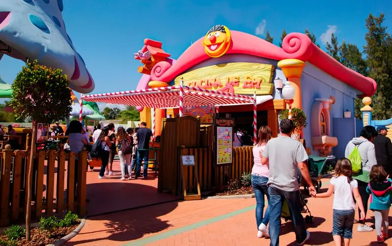  themed decor installation PortAventura  <br />