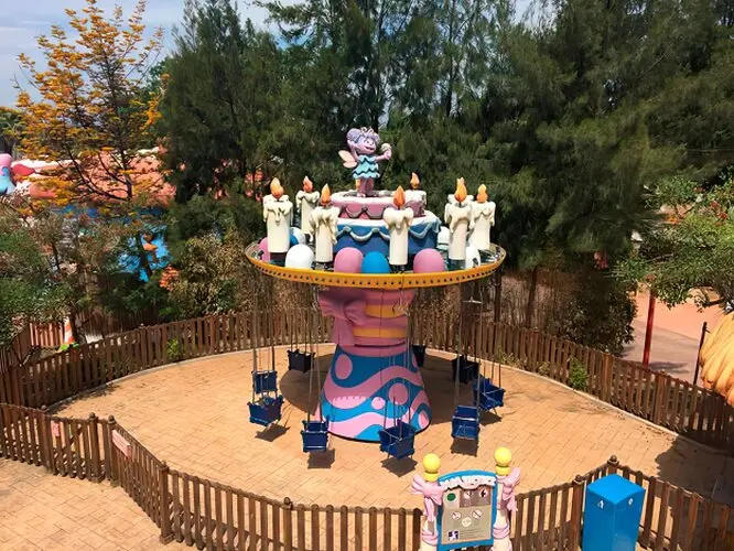 themed decor installation PortAventura  <br />