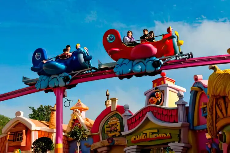  David Theming Works scenic production  <br />