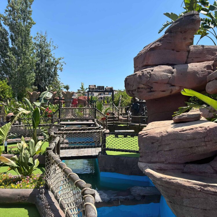 LOST ISLAND MINIGOLF MALLORCA