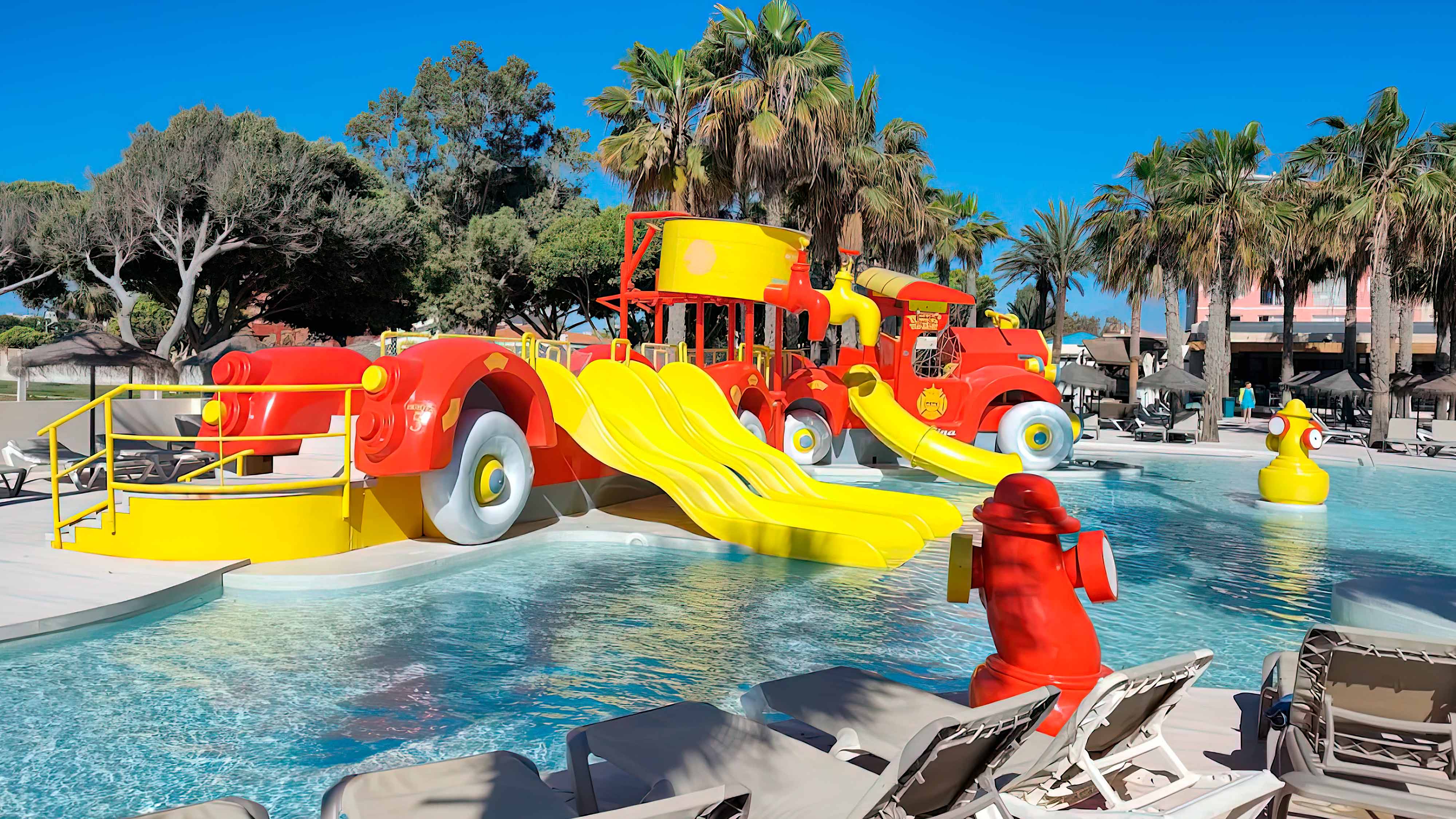 Conception d'aires de jeux pour piscines Conception et construction d'aires de jeux pour piscines