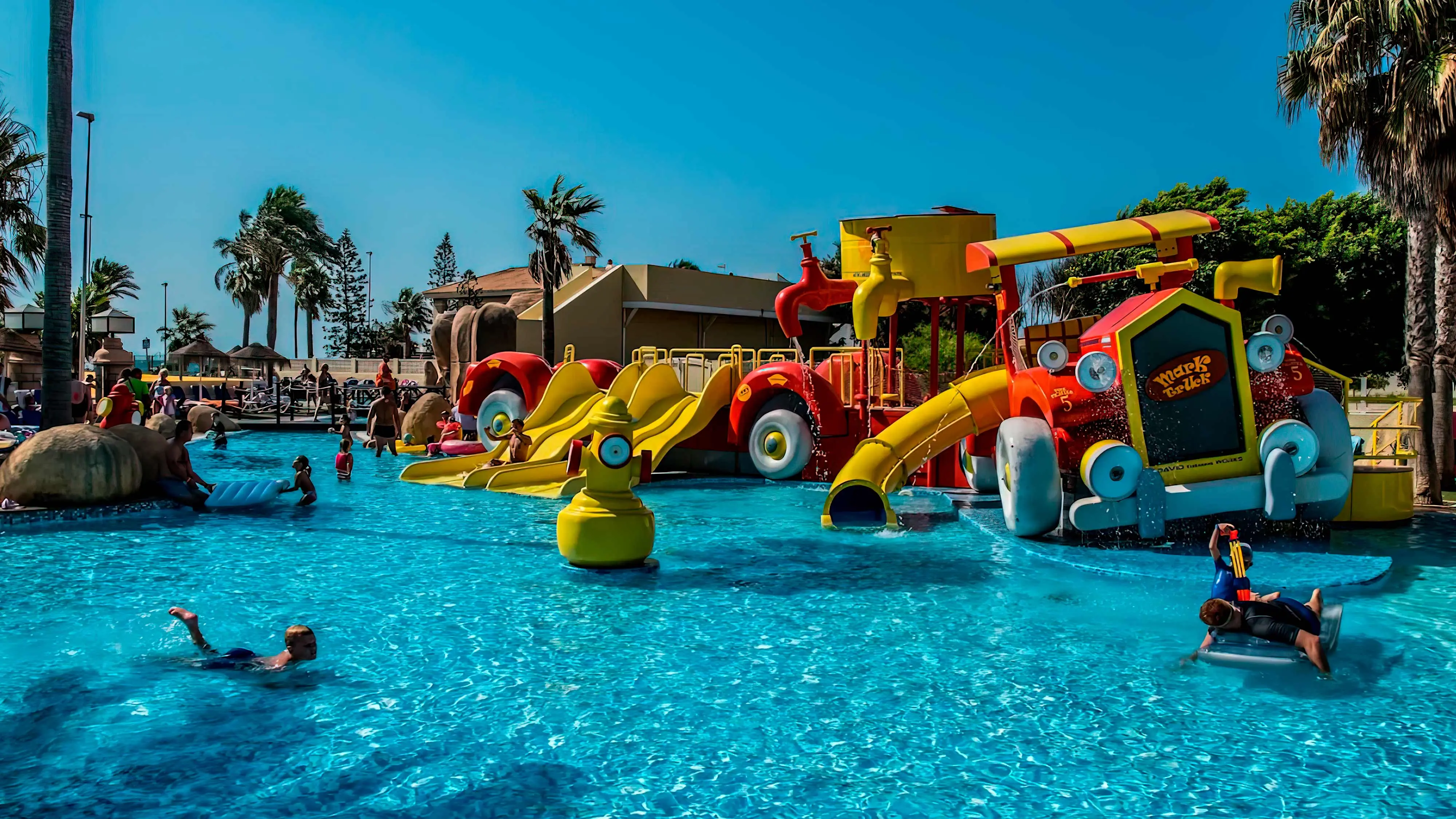 Conception et construction d'aires de jeux pour piscines Construction d'une aire de jeux pour les piscines