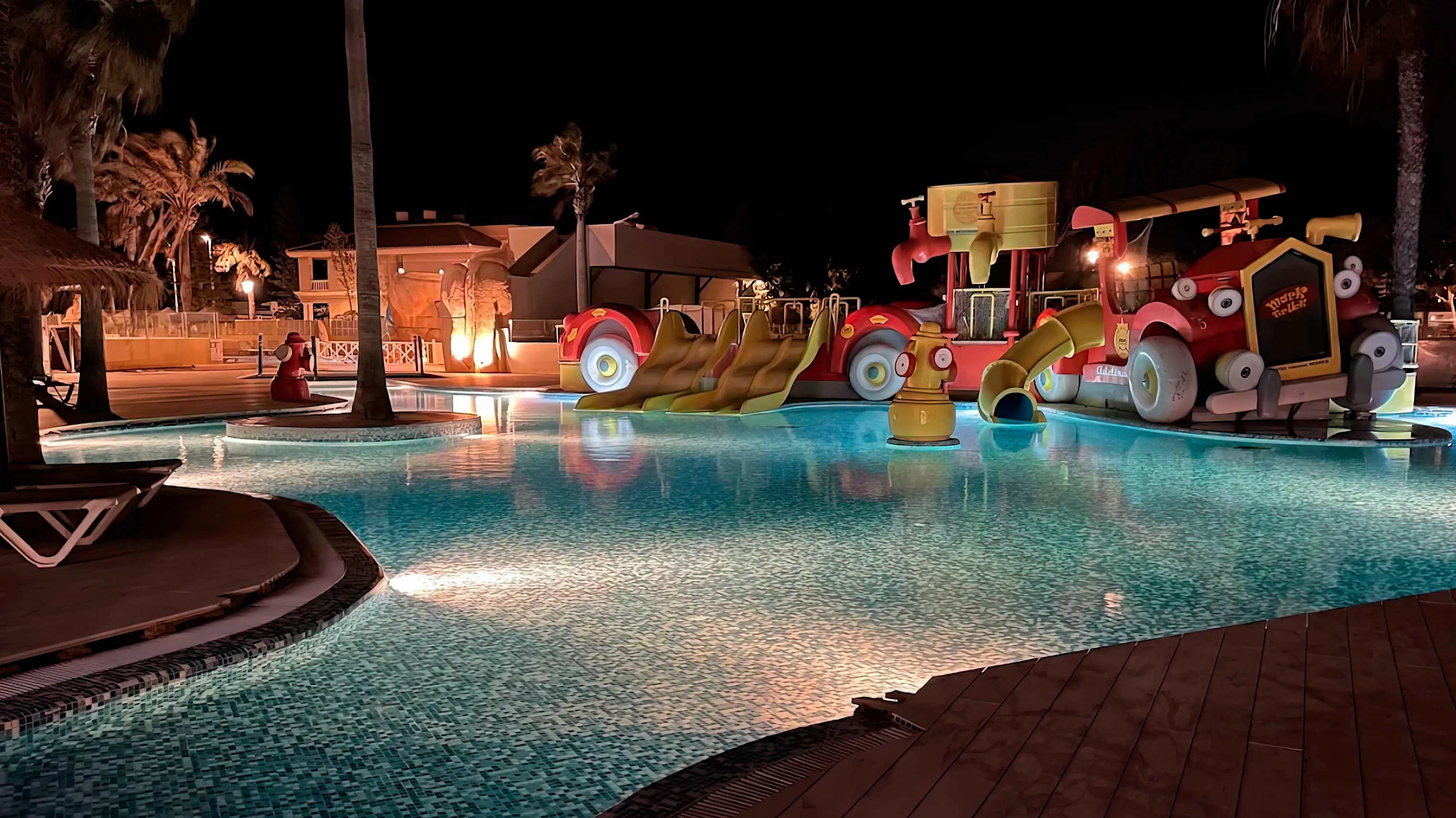 Construction d'une aire de jeux pour les piscines Conception d'aires de jeux pour piscines