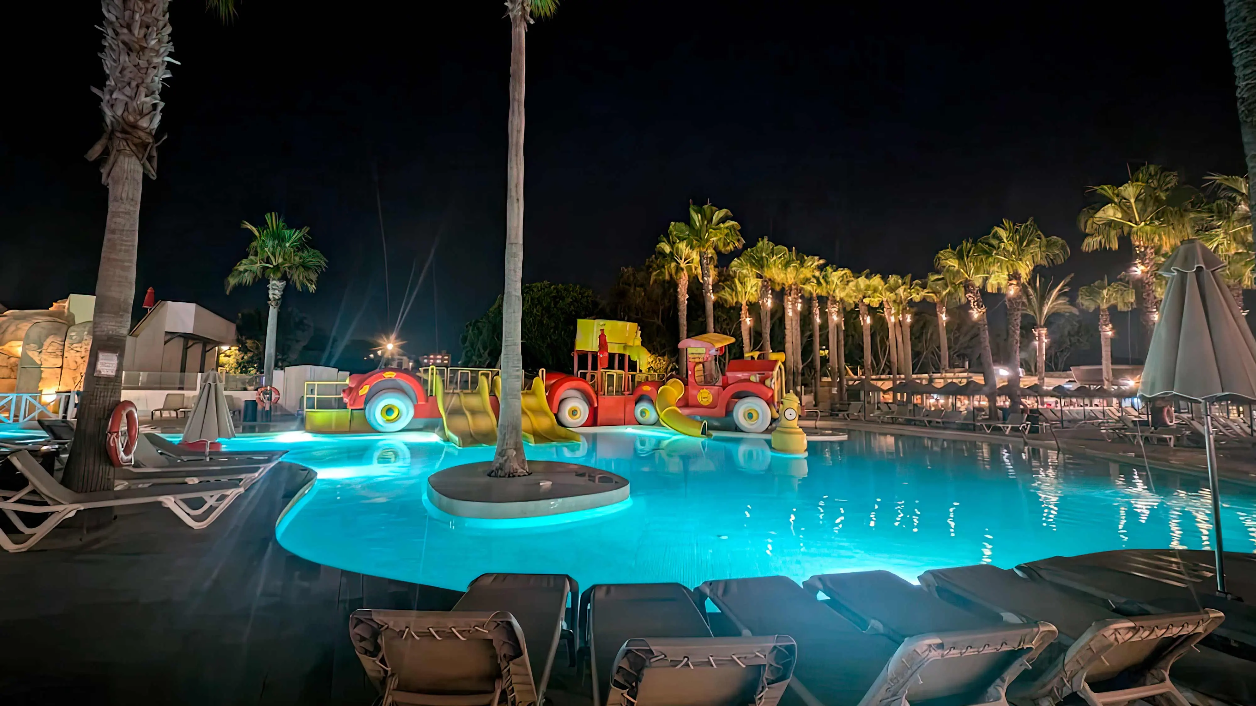 Construction d'une aire de jeux pour les piscines Conception d'aires de jeux pour piscines