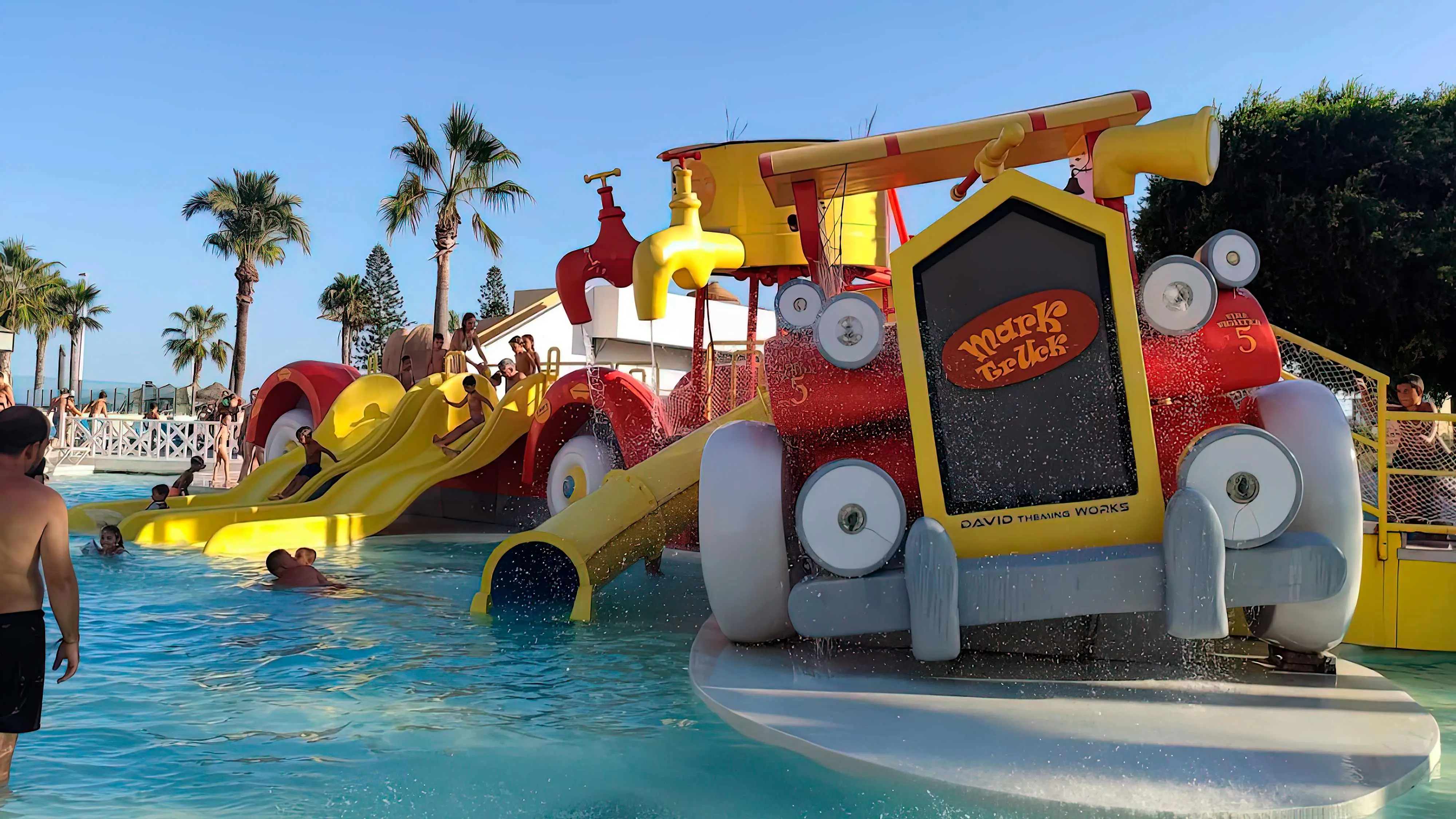 Conception et construction d'aires de jeux pour piscines Construction d'une aire de jeux pour les piscines