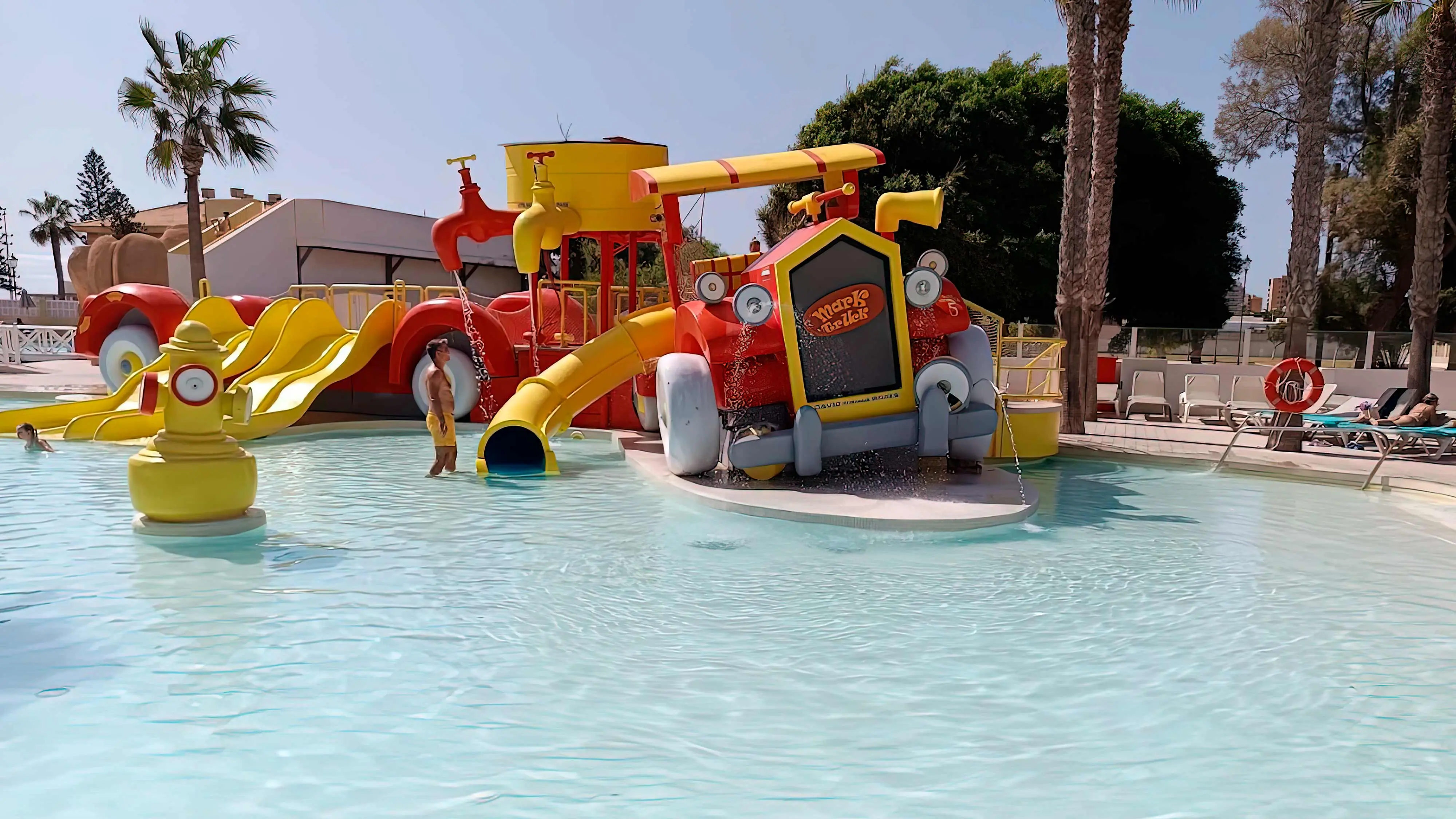 Construction d'une aire de jeux pour les piscines Conception d'aires de jeux pour piscines