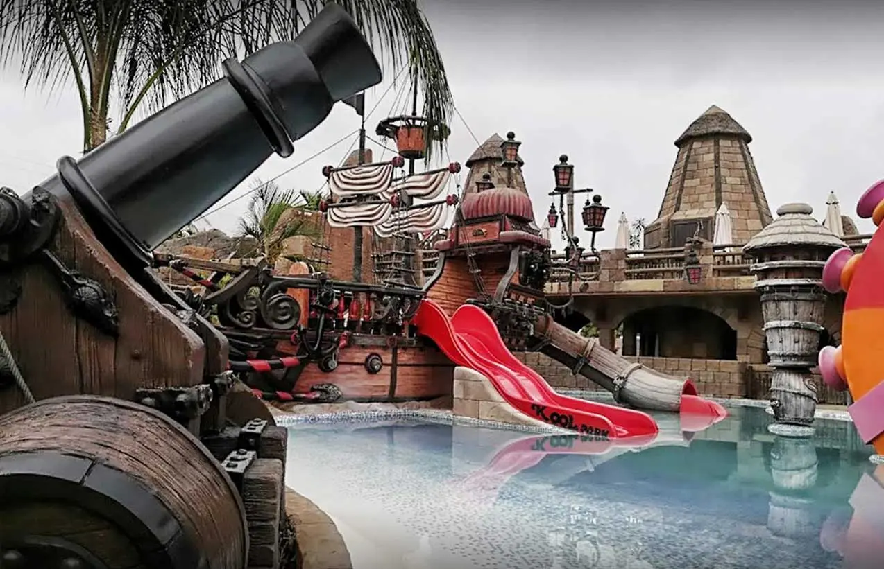 Conception et construction de bateaux pirates pour piscines construction d'un bateau pirate pour piscines