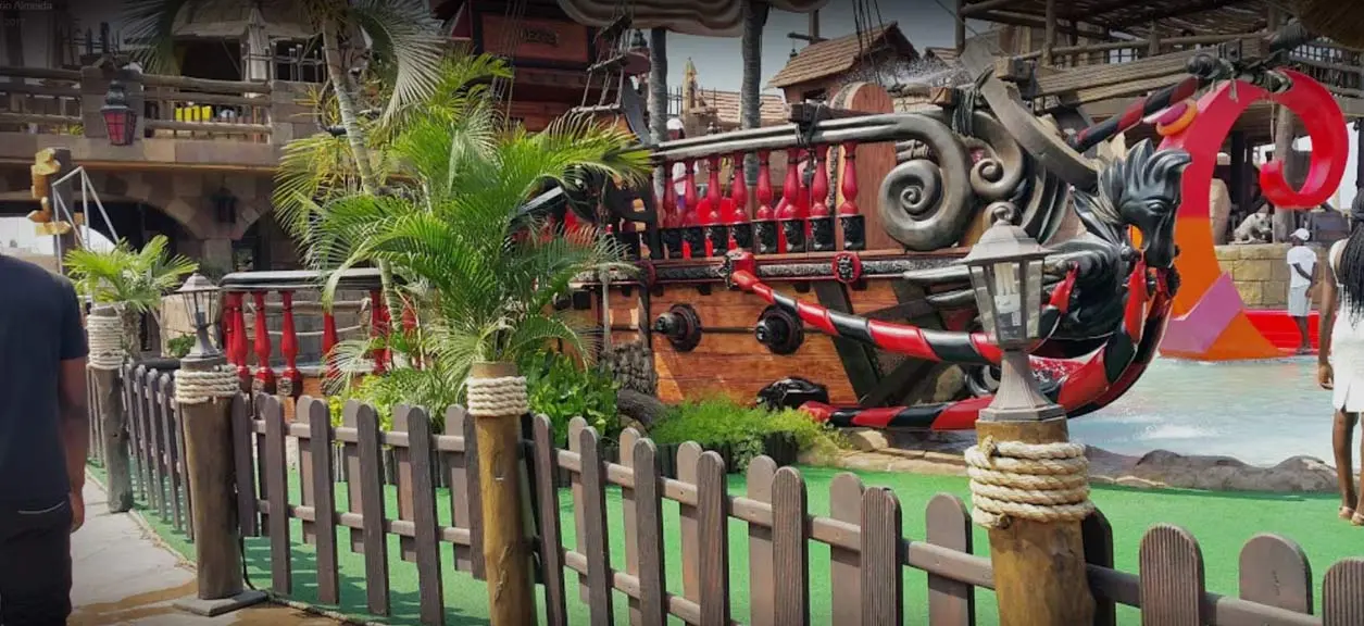 construction d'un bateau pirate pour piscines Conception et construction de bateaux pirates pour piscines