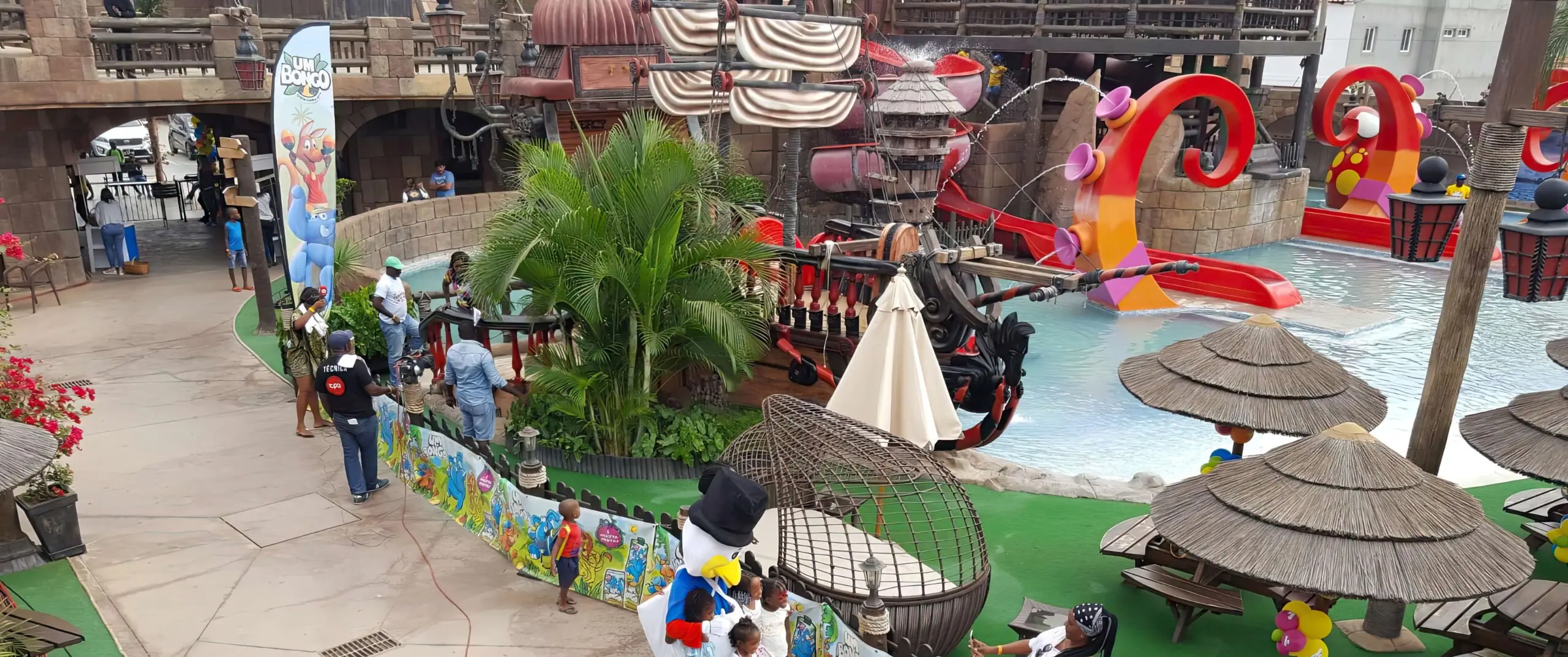 navio pirata para piscinas, navio pirata com escorregas de água