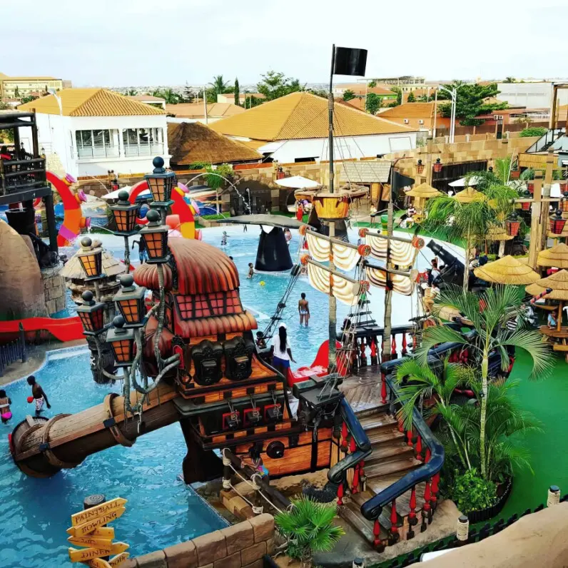 navio pirata para piscinas, navio pirata com escorregas de água