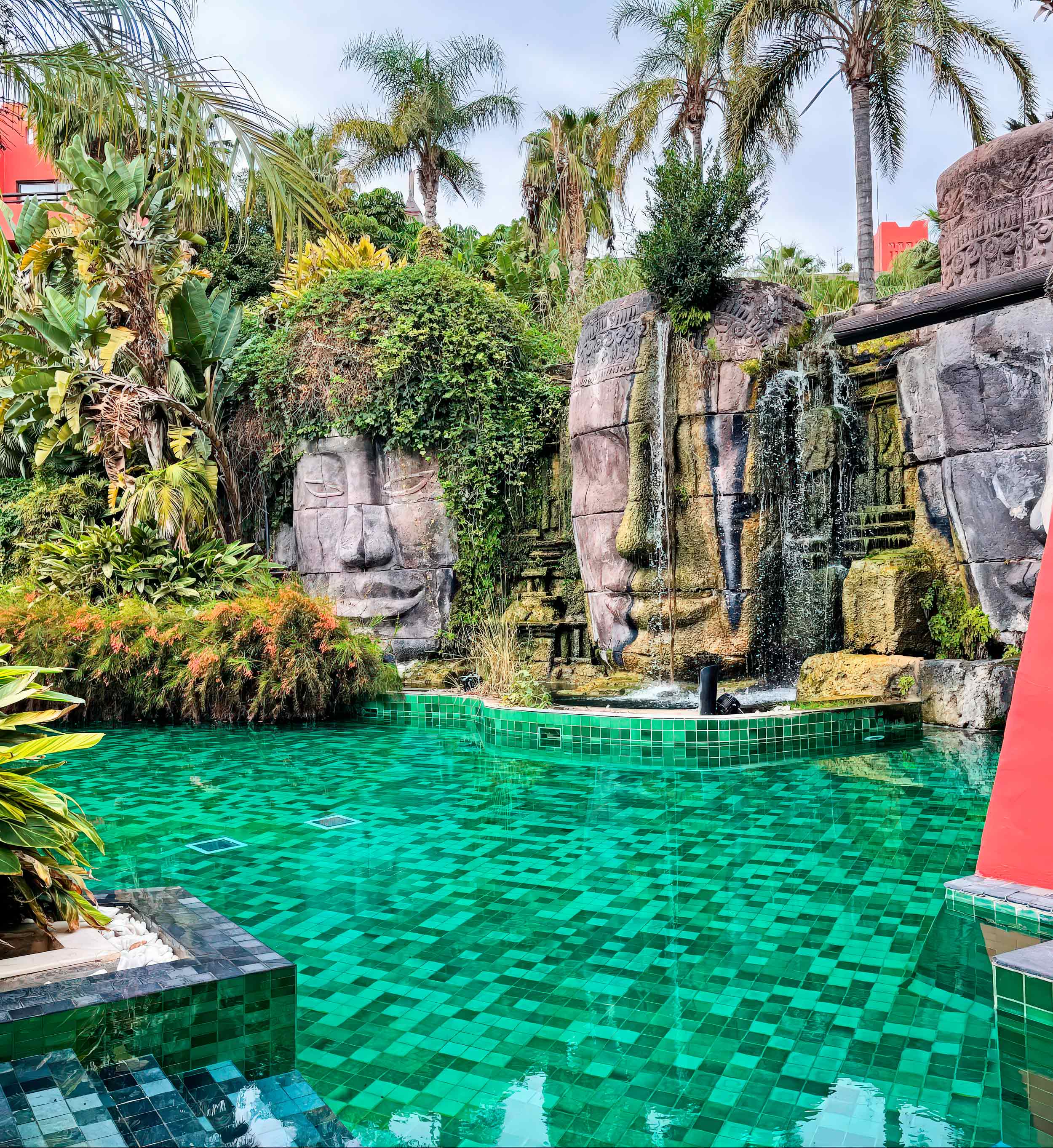 criação de esculturas temáticas construção de esculturas temáticas