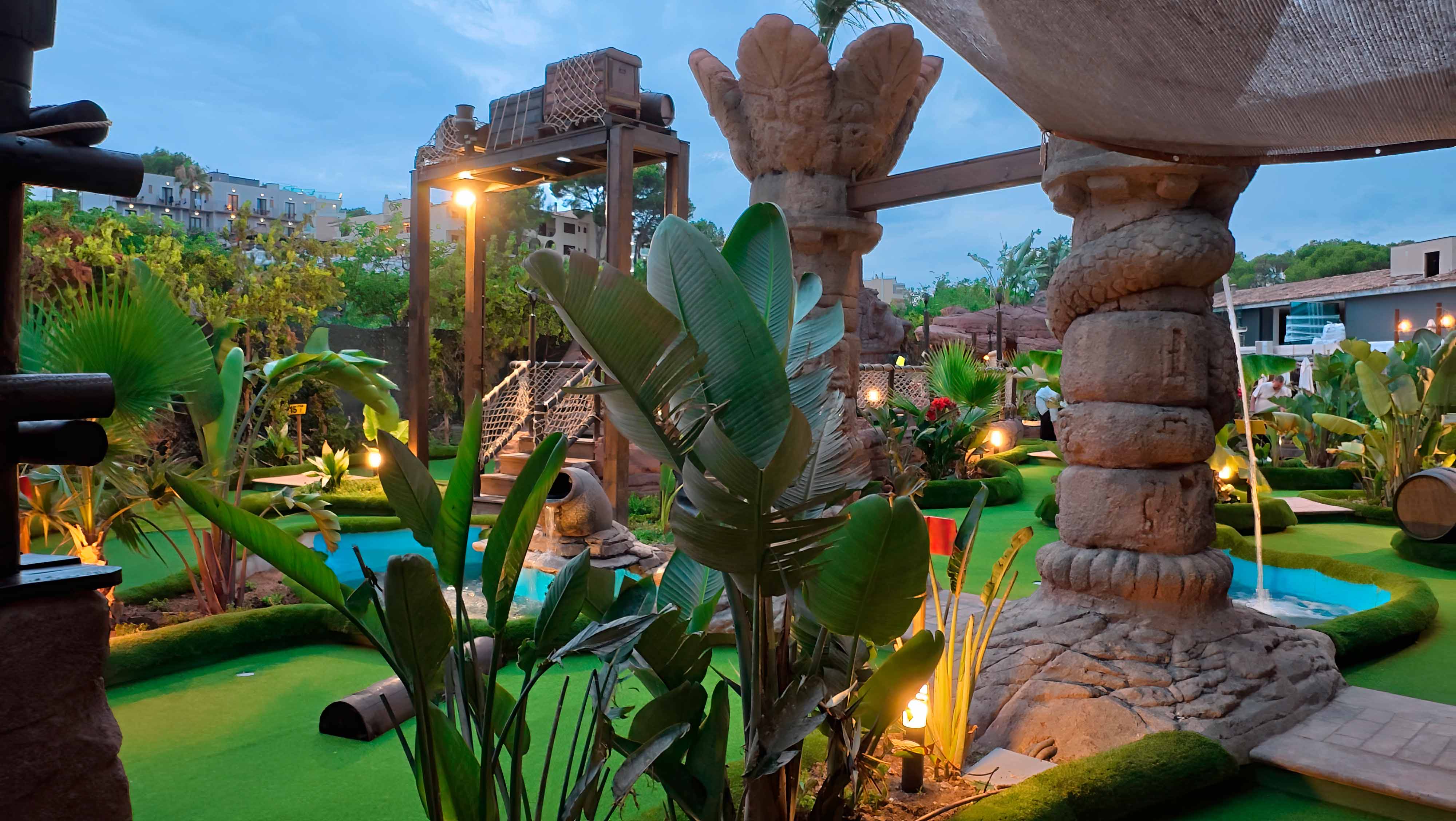 Projeto e construção de parques de minigolfe construção de parques de minigolfe