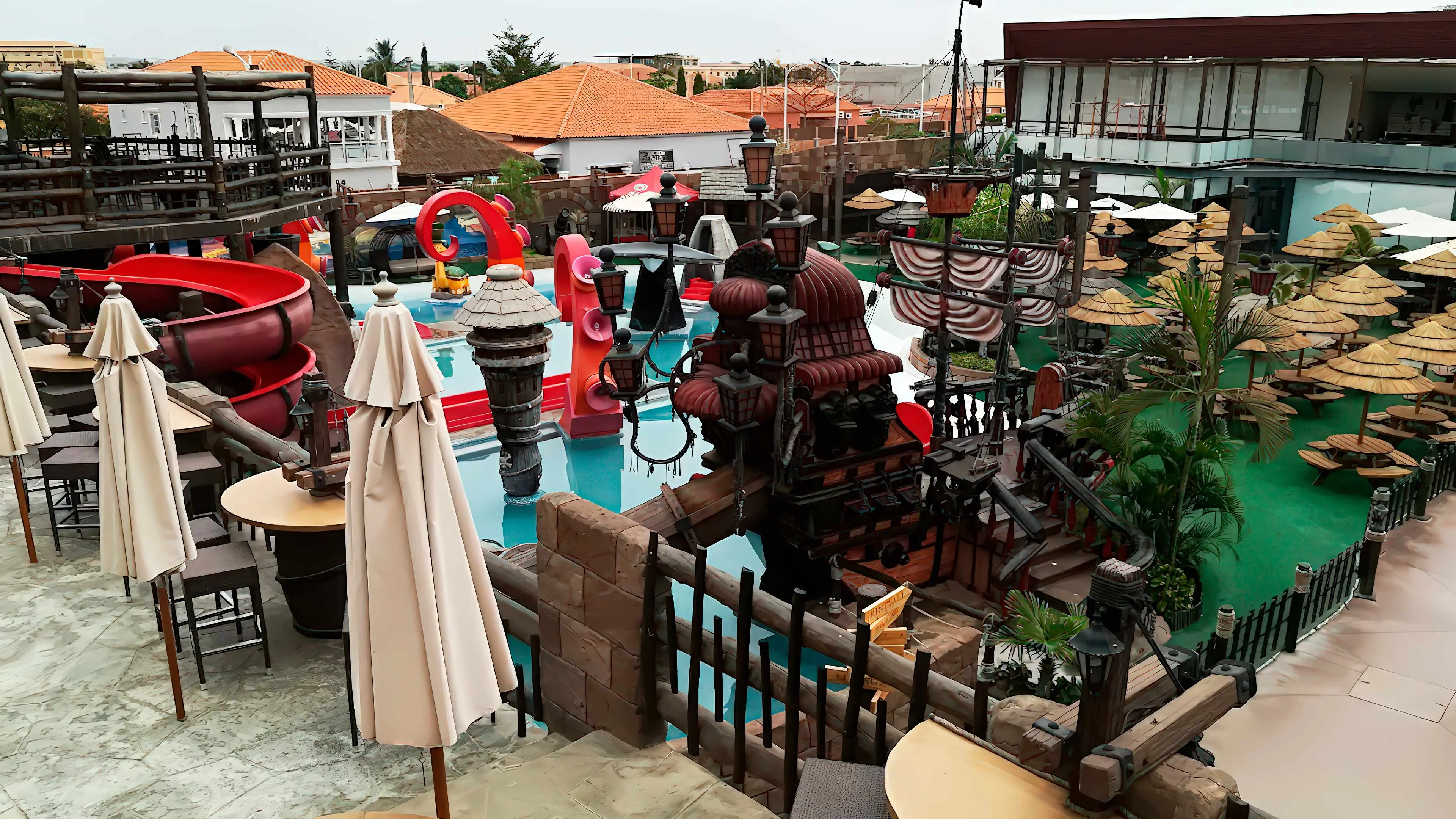 construção de uma piscina com o tema piratas criação de uma piscina com tema de piratas