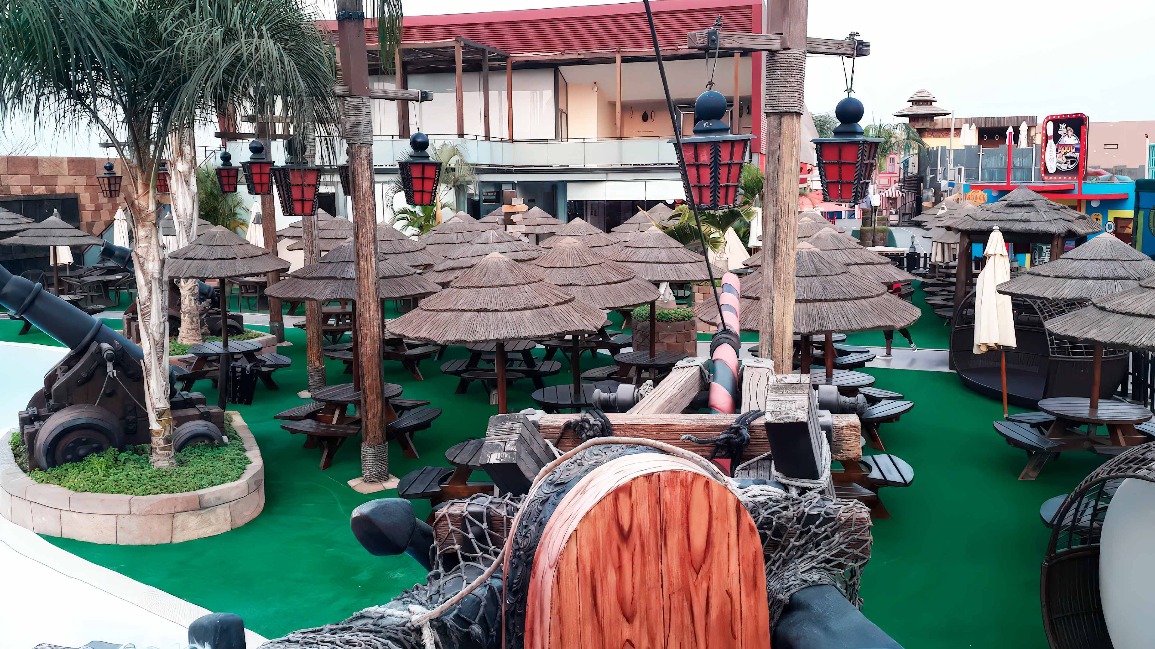 construção de uma piscina com o tema piratas criação de uma piscina com tema de piratas