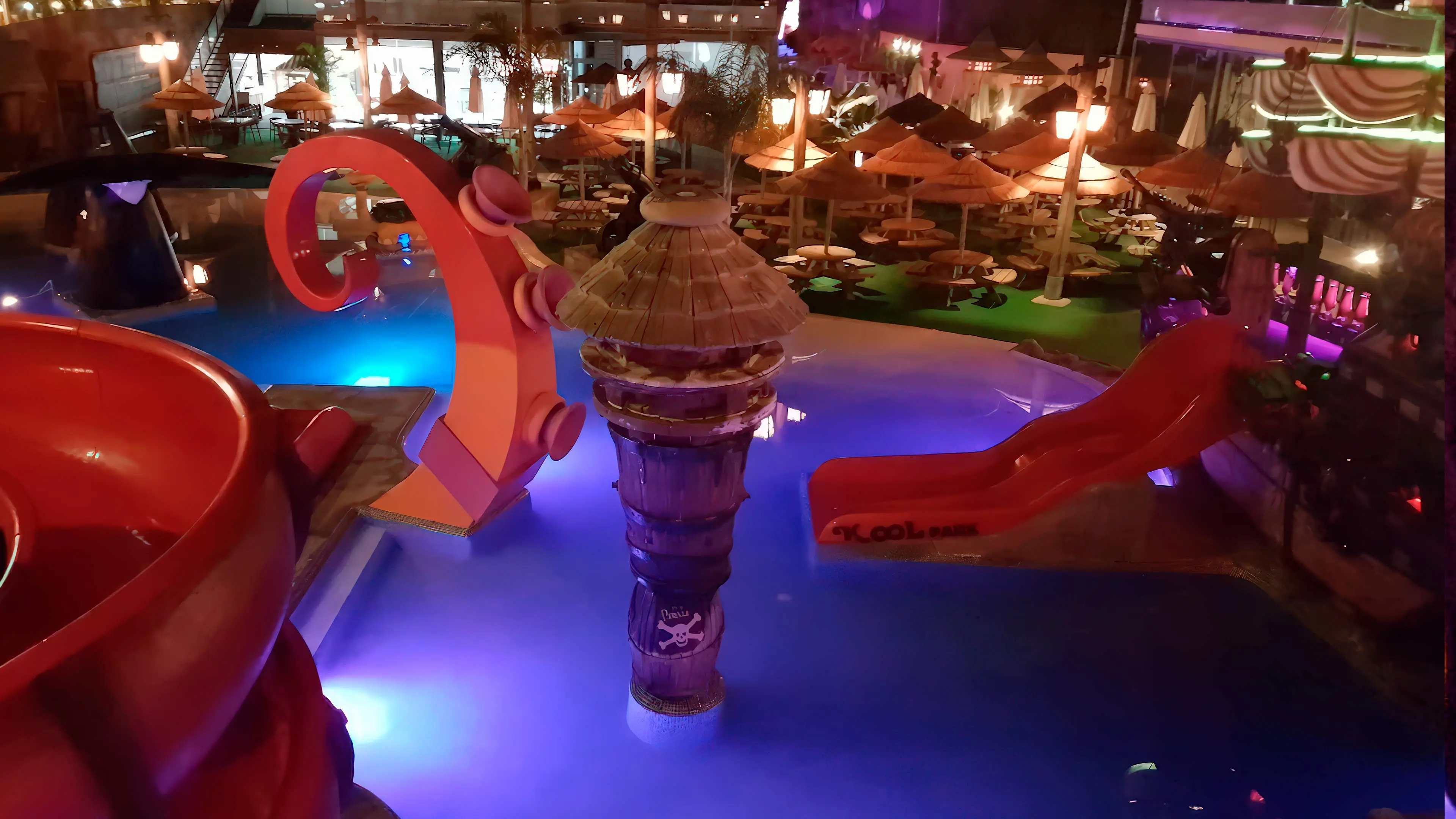 construção de uma piscina com o tema piratas criação de uma piscina com tema de piratas