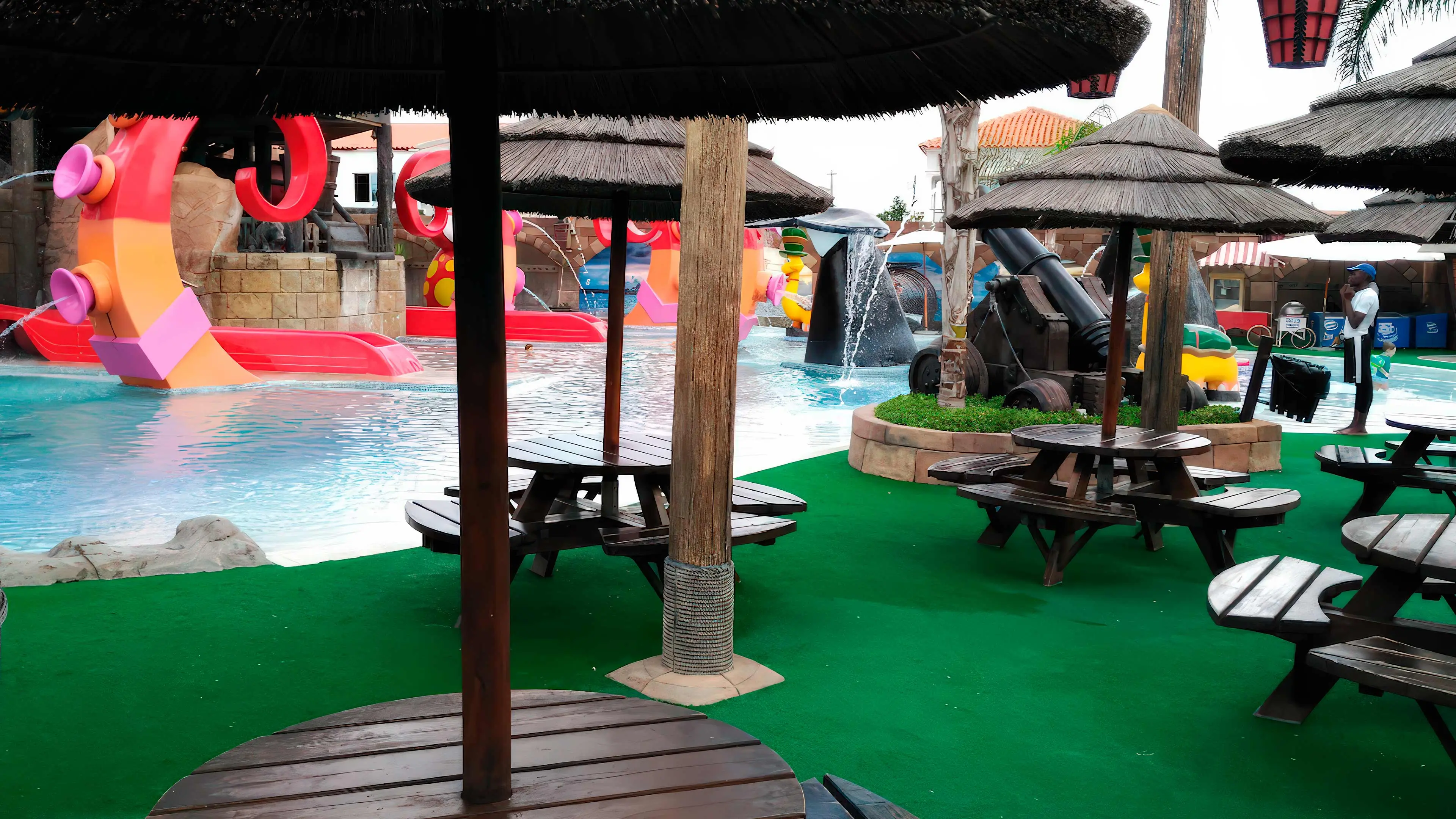 criação de uma piscina com tema de piratas construção de uma piscina com o tema piratas